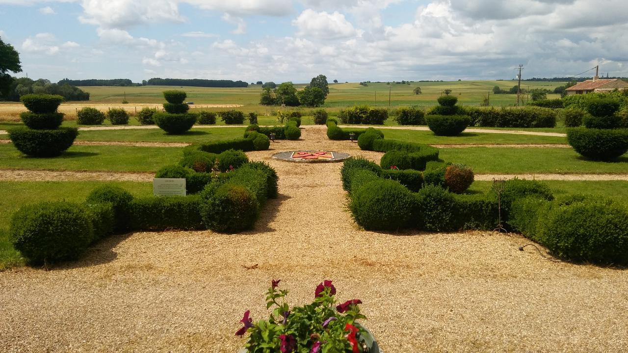 Manoir De Vilaines Varennes  Exterior photo